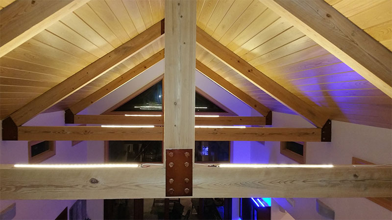 Ultra Warm White Led Strips Light Up The Vaulted Ceilings Of This Custom Home - What Is The Best Lighting For Vaulted Ceilings